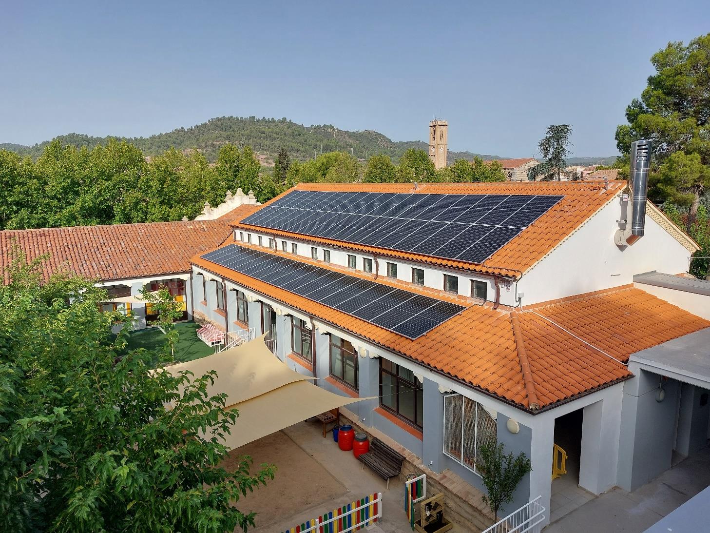 L'Ajuntament de Sallent instal·la plaques fotovoltaiques a l'escola Torres Amat