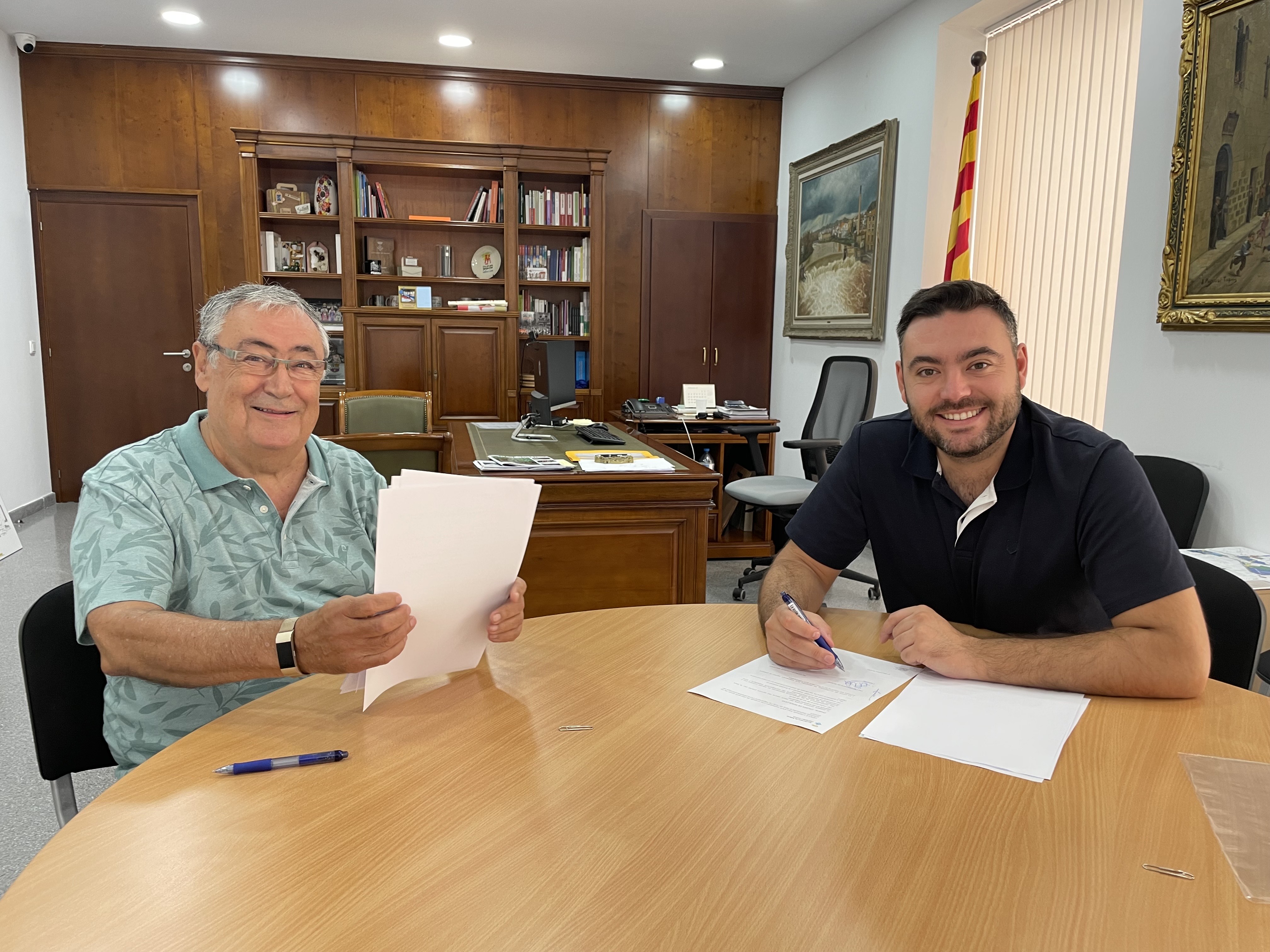 L'Ajuntament de Sallent i el Cercle Literari Sallentí renoven el conveni per a l'edició de l'Esparver