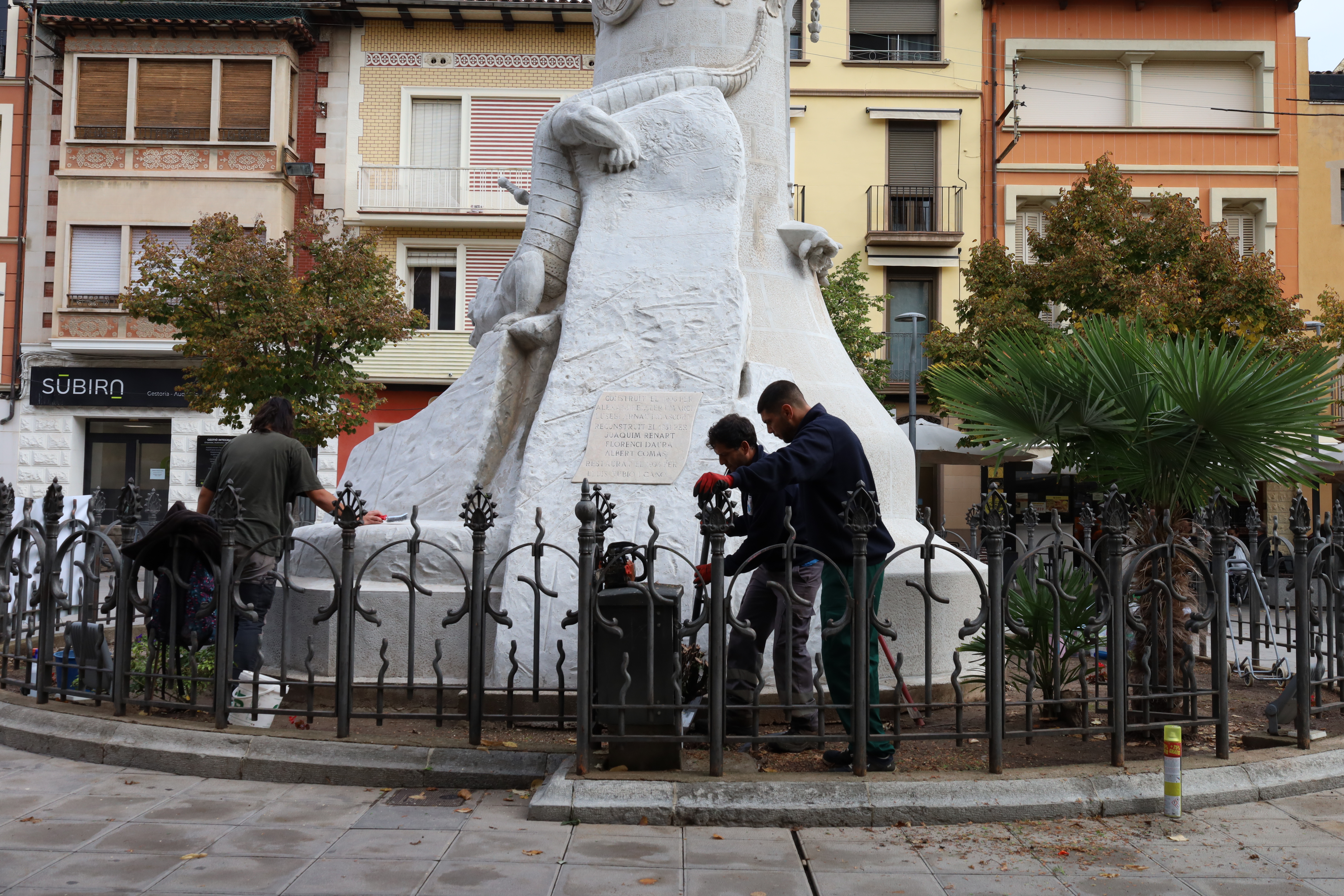 L??Ajuntament posa al dia l??enjardinat al voltant del monument a Sant Antoni Maria i Claret