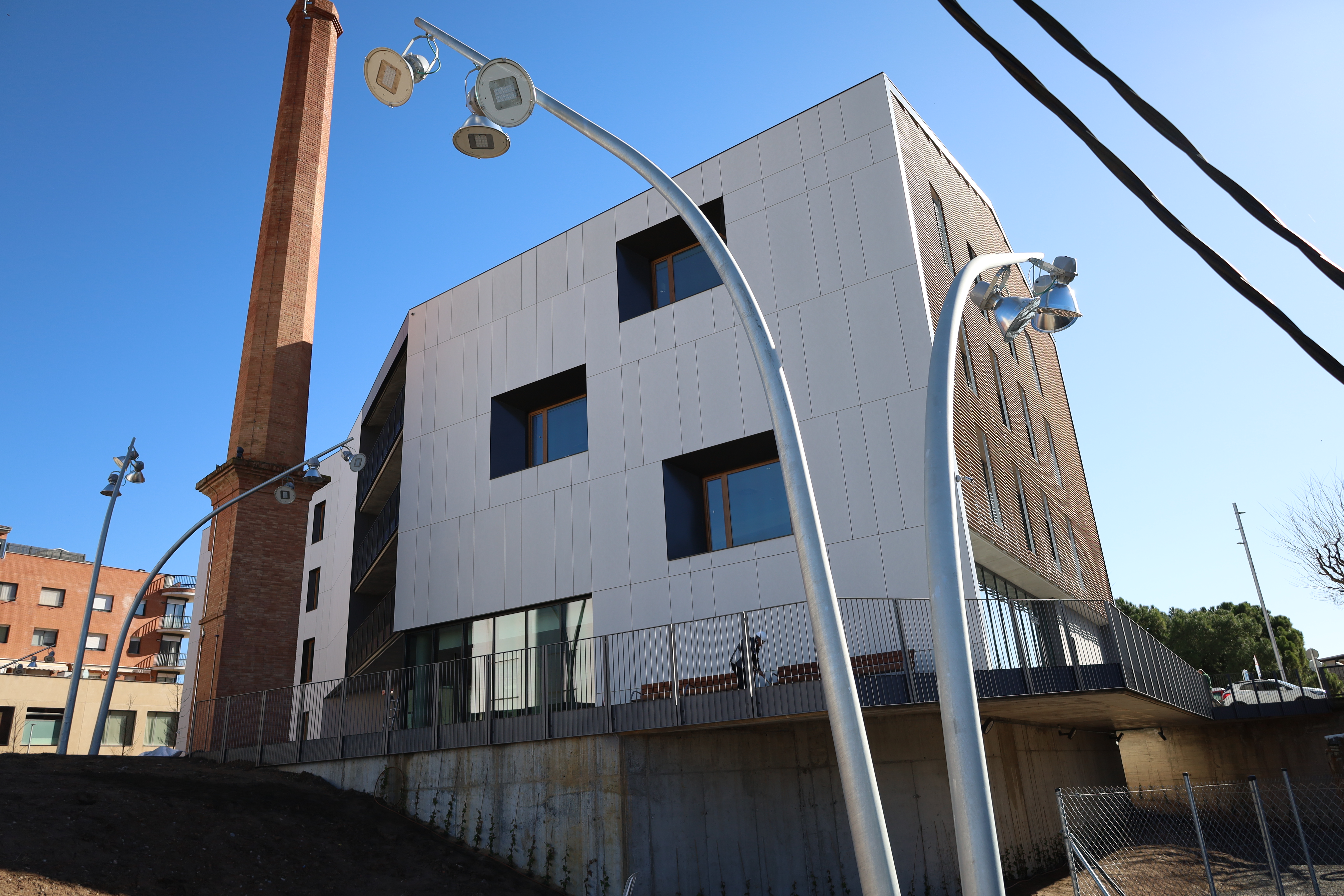 S'obre l'espai públic de l'entorn de la nova residència