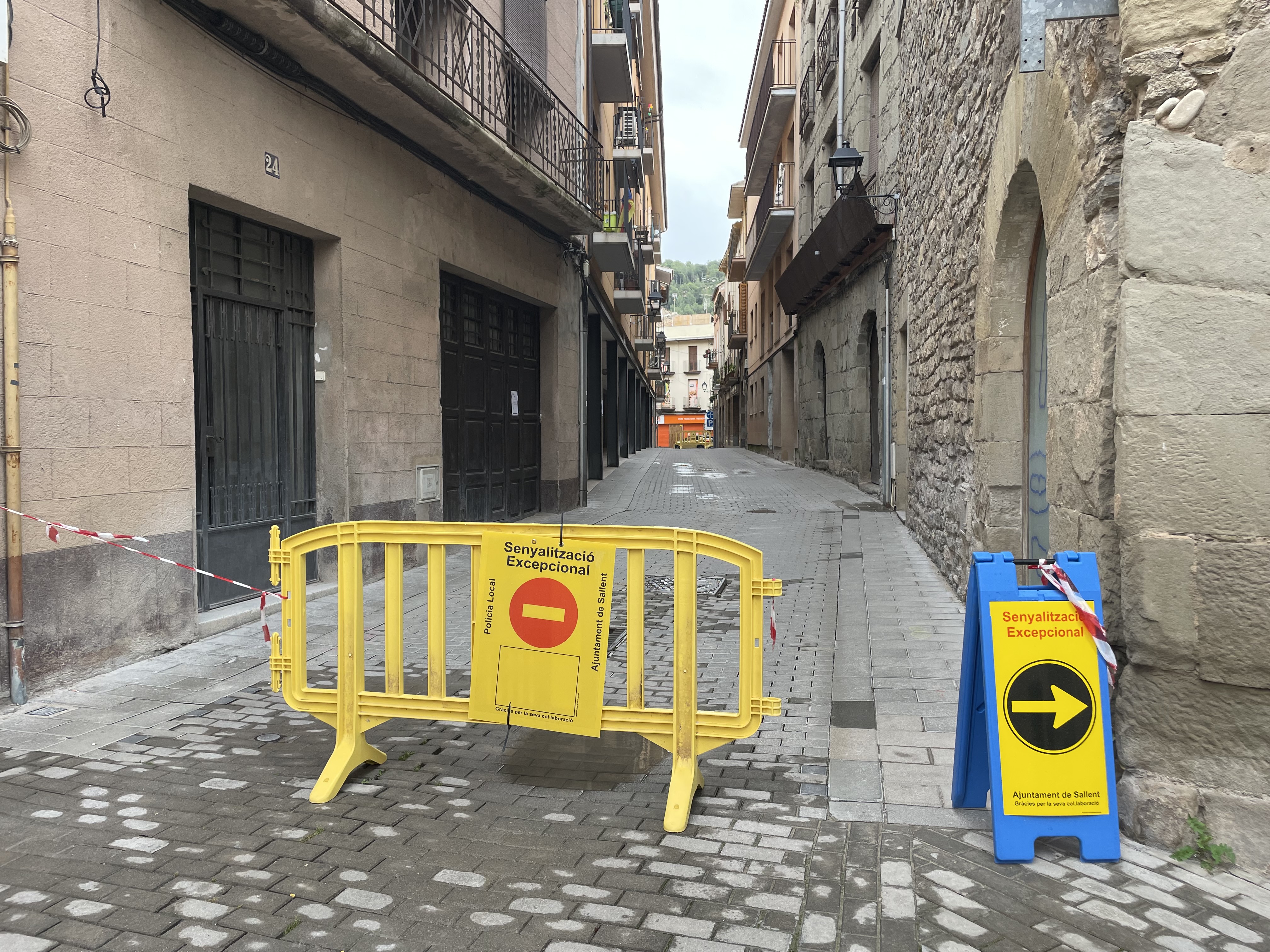 Millores en la pavimentació d'un tram del carrer Torres Amat